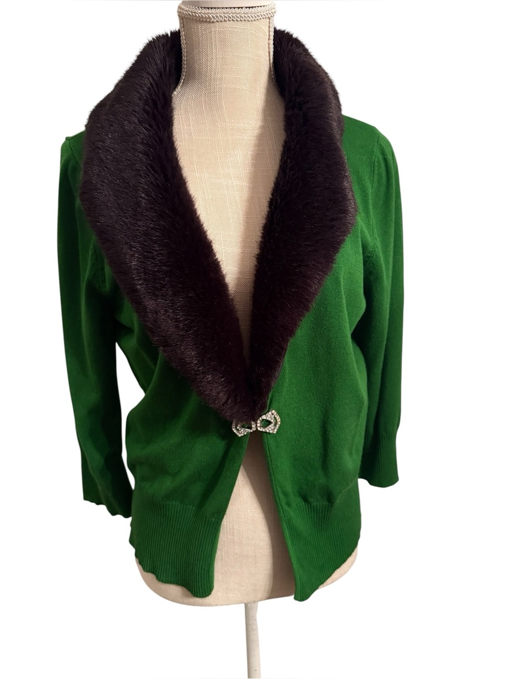 Vintage RQT Green Sweater with  Black Faux Fur Collar and Rhinestone Clasp L